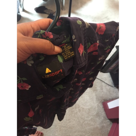 Floral pattern button up🌺 - Picture 5 of 5